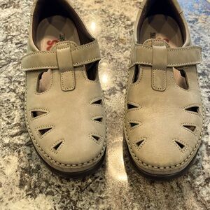 SAS - Mary Jane Comfort Shoes Adjustable Strap Leather Beige - Womens  7.5N